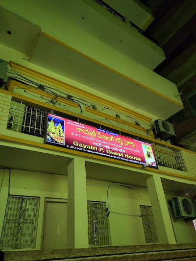 Gayatri Paying Guest House