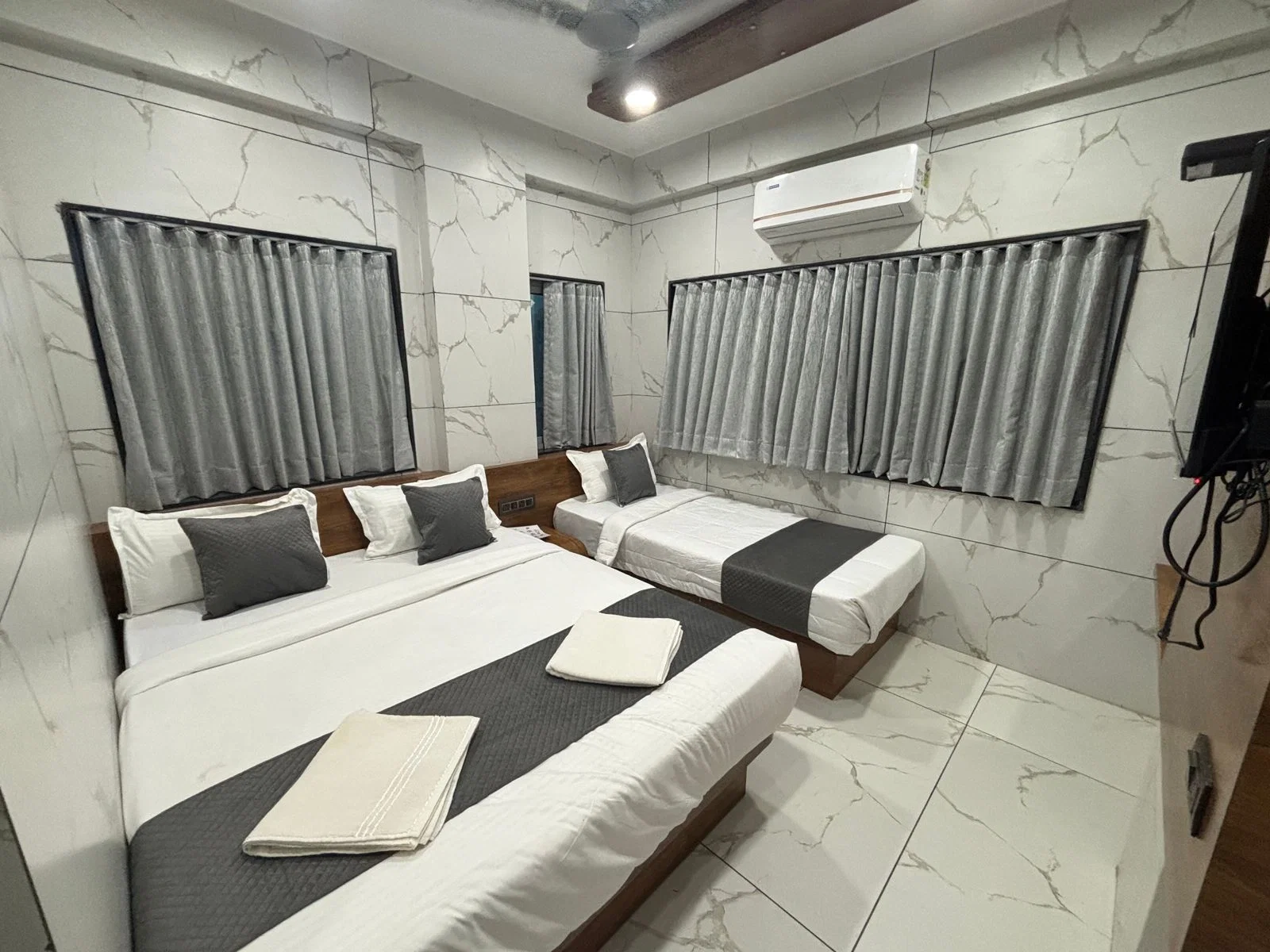 Hotel Shree Hari Inn - A Comfortable Hotel in Dwarka Near Dwarkadhish Temple near Dwarka, Gujarat - Property Image - 3