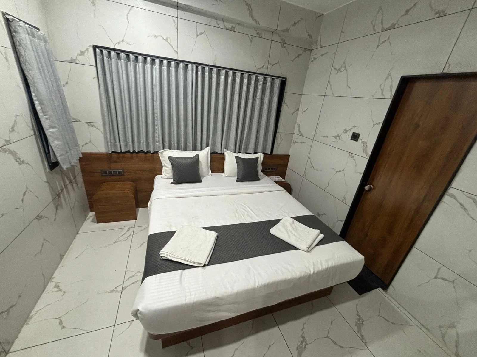Hotel Shree Hari Inn - A Comfortable Hotel in Dwarka Near Dwarkadhish Temple near Dwarka, Gujarat - Property Image - 2