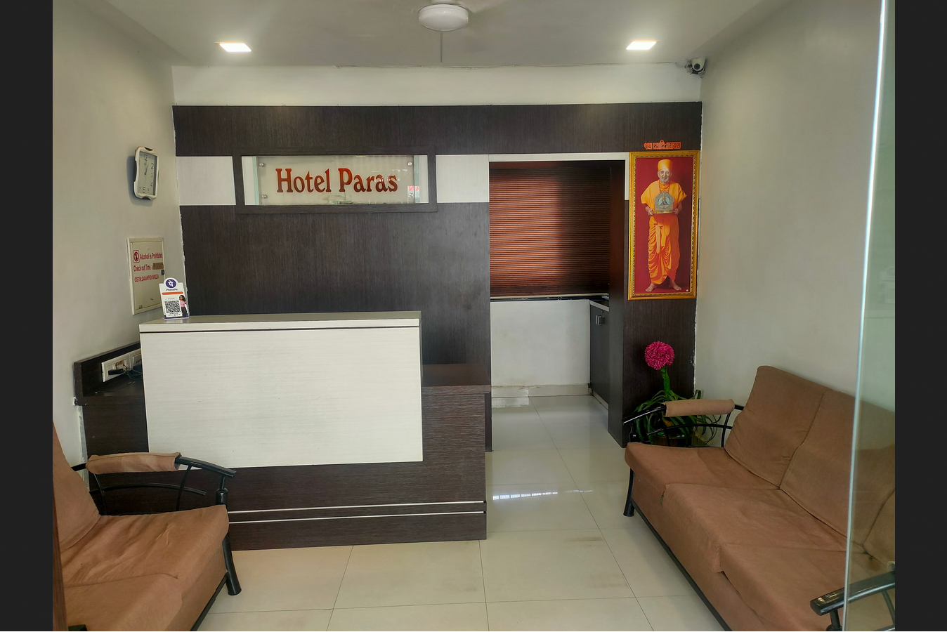 Hotel Paras